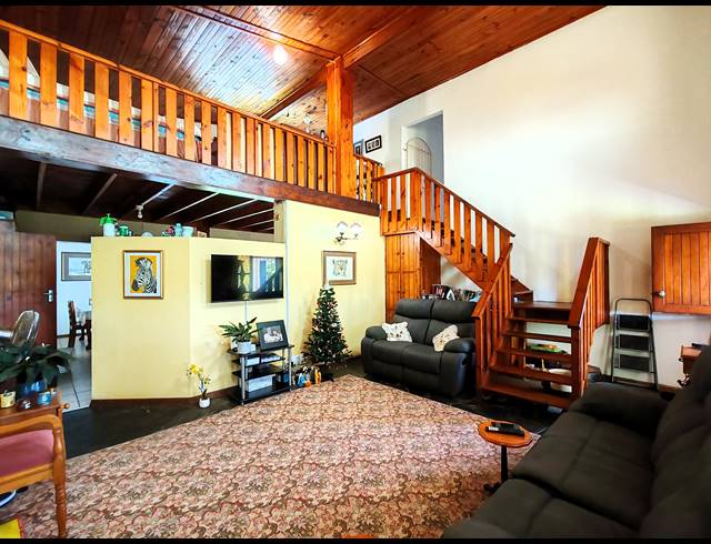 5 BEDROOM HOUSE FOR SALE IN UVONGO